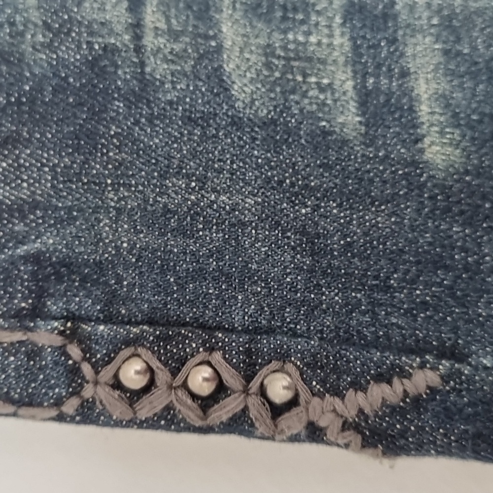 Rose Royce, dark blue denim shorts, rose button and stud details, size 27 5/6 - Picture 6 of 14